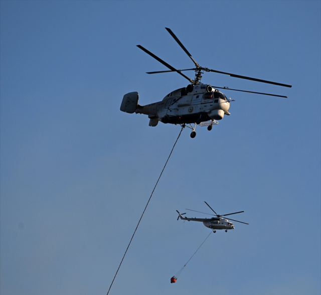 Son Dakika: İzmir'deki yangına müdahale eden helikopter baraja düştü! 1 kişi kurtarıldı, 3 kişi aranıyor