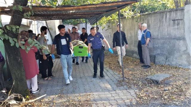 78 yaşındaki adam evinin balkonunda kendini asarak intihar etti