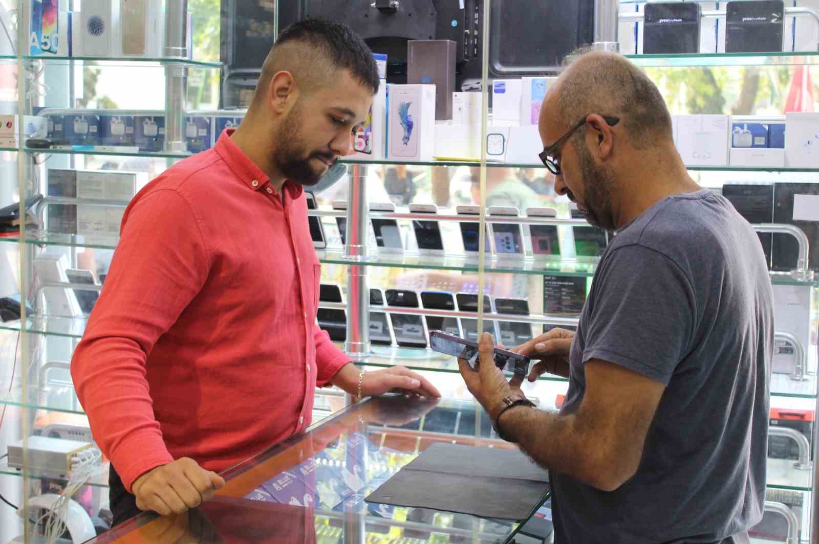 (ÖZEL) Cep telefon satıcılarından vatandaşlara İMEİ kayıt ücreti uyarısı