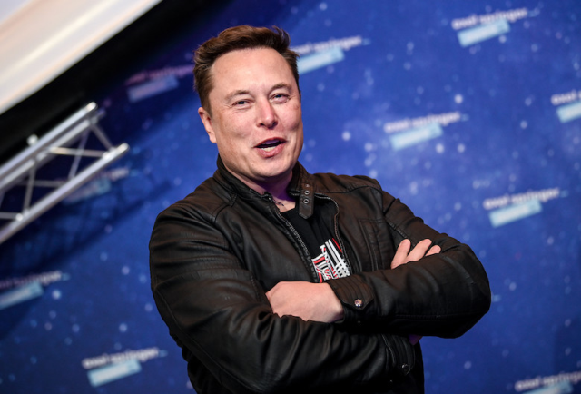 Elon Musk'ın iş ilanına talip olan Demet Akalın'ı takipçisi fena tiye aldı: Okumuyor musun Türkçe bilen birini arıyorlar