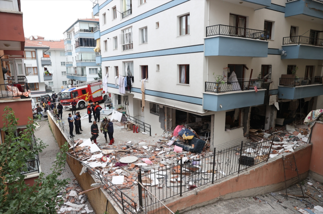 Ankara'da 1 kişinin hayatını kaybettiği doğal gaz patlaması kamerada