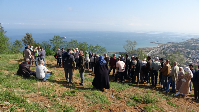 Manzaralı mezar yeri almak için talepte bulunan vatandaşlar birbirine girdi