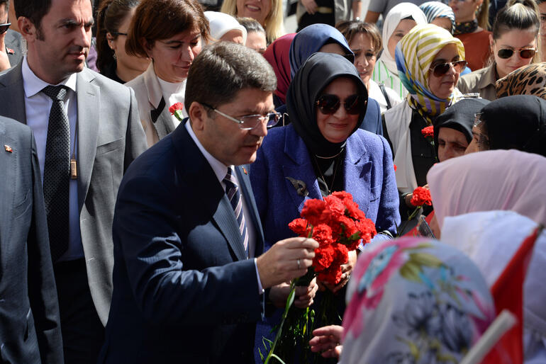 Bakan Tunç: Diyarbakır Anneleri teröre karşı net bir mesaj verdi