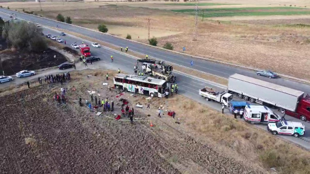 Amasya'da devrilen yolcu otobüsünde ölen 6 kişinin kimlikleri belli oldu