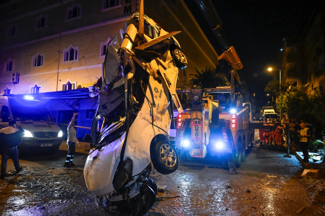 İstanbul'u vuran selin bilançosu! 2 kişi yaşamını yitirdi, onlarca ev ve iş yerini su bastı