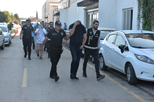 Adana'da Çukurova ve Seyhan Belediyelerine düzenlenen rüşvet operasyona ilişkin 13 kişi tutuklandı