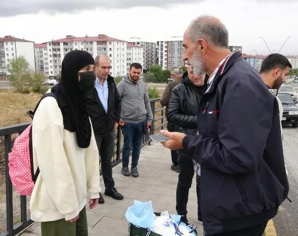 Erzurum'da bir kadın, üzerine başka bir fotoğrafını yapıştırdığı kimlikle polisleri alarma geçirdi