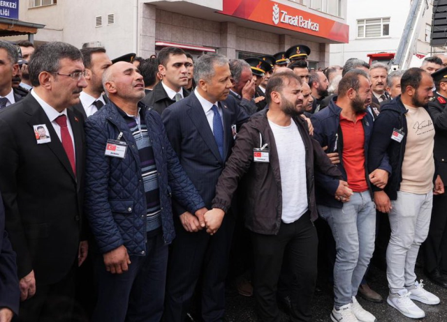 Bombalı saldırı girişiminde bulunan teröristlerin şehit ettiği veteriner hekim, son yolculuğuna uğurlandı