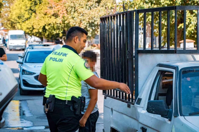 Kaçırdıkları araçla 3 ilçeyi birbirine katan çocuklar, polisi peşlerine taktı