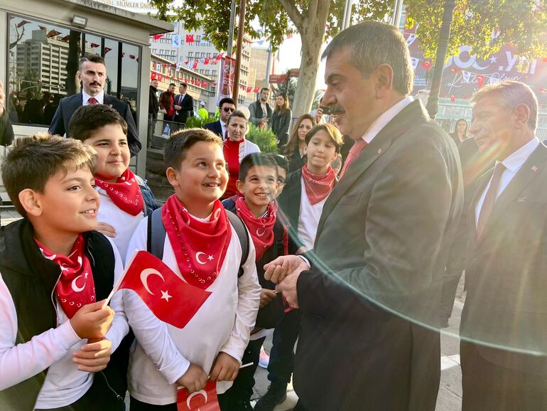 Bakan Tekin: Çocukların Cumhuriyet ruhuna sahip çıkmaları bizim için önemli