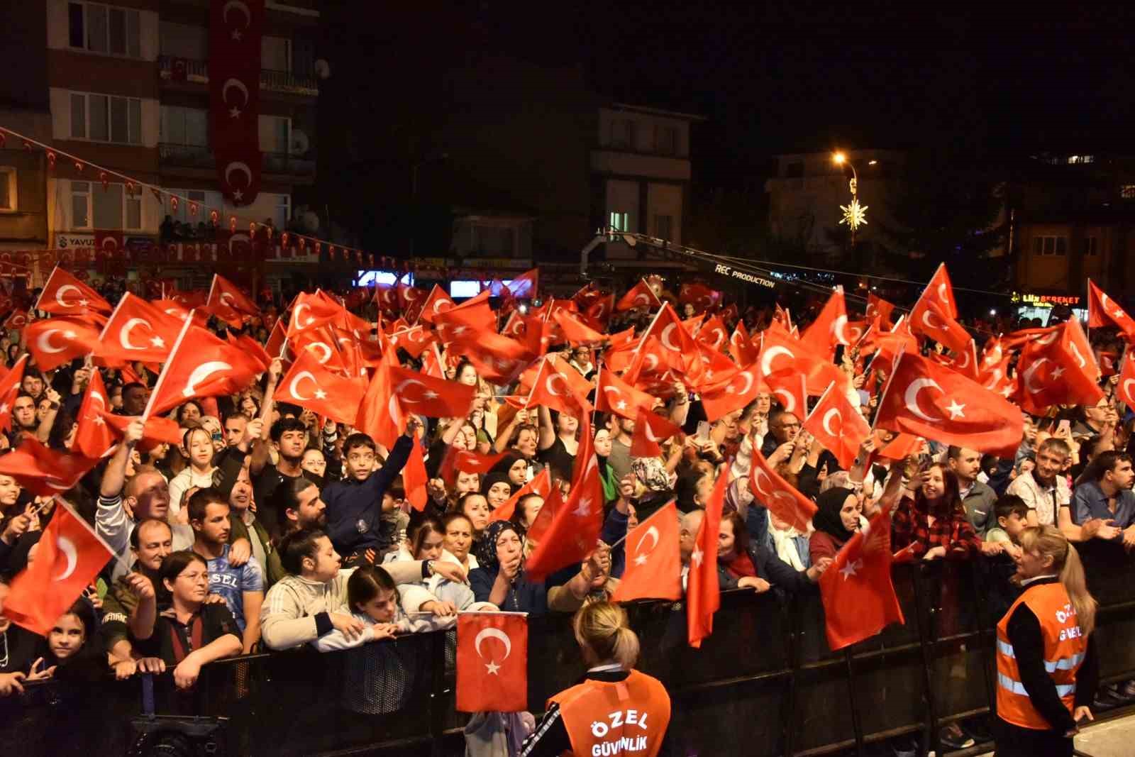 Bozüyük 100’üncü yıl coşkusunu Kubat’la yaşadı