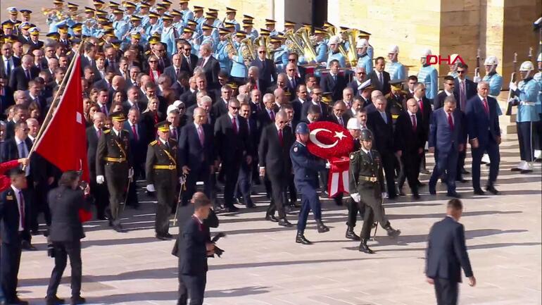 Erdoğan ve beraberindeki devlet erkânı Anıtkabir'de