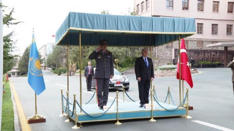 Bakan Güler, Kazakistan Savunma Bakanı Jaksilikov ile görüştü