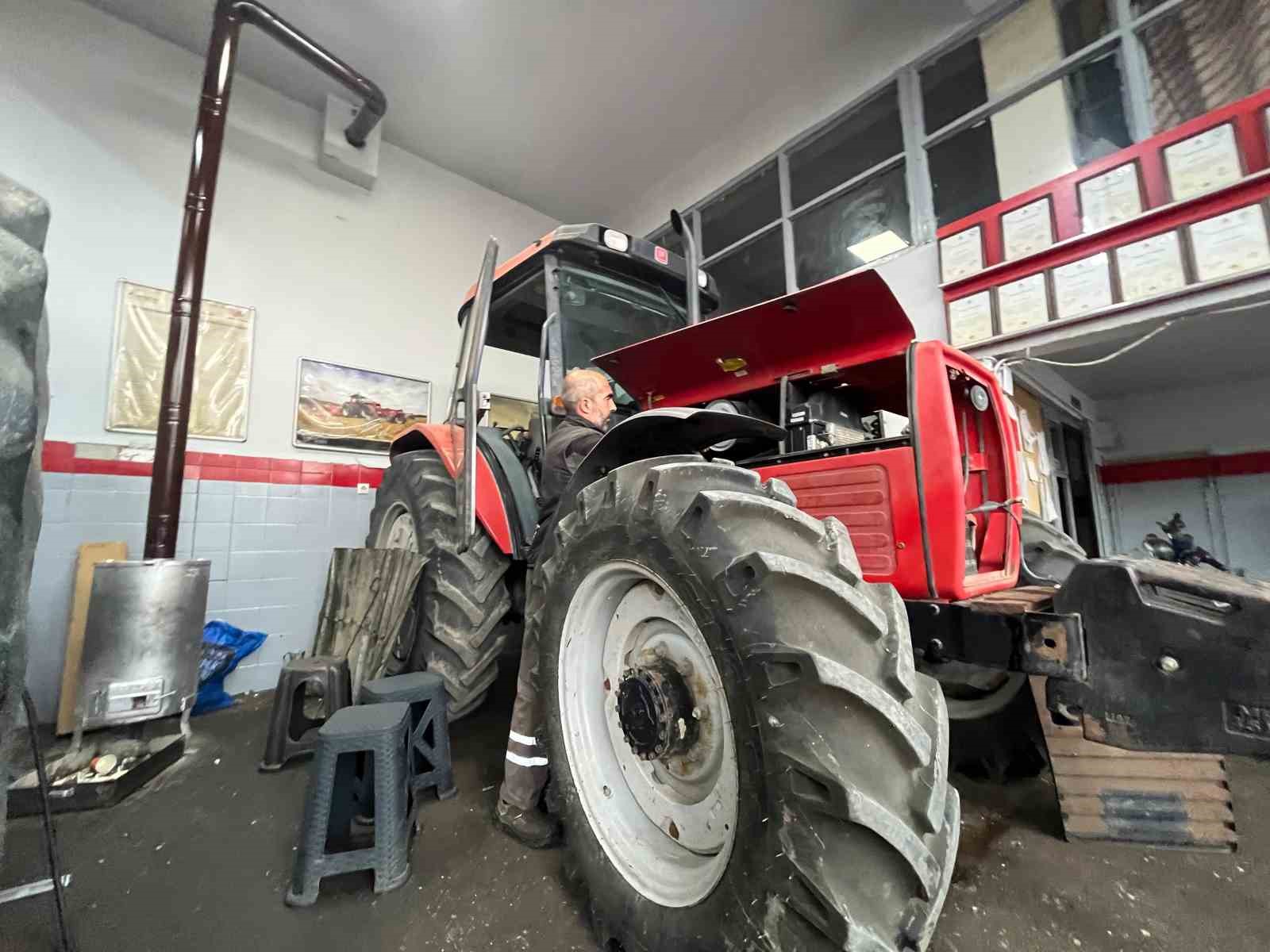 Traktöre yapılmayan bakımın maliyeti 100 bin liradan başlıyor