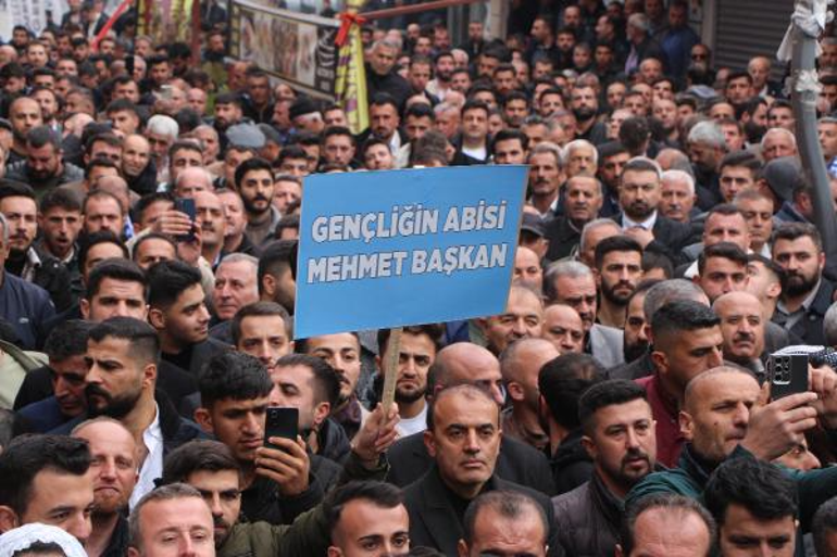 AK Parti Şırnak Belediye Başkan Adayı Yarka’ya meşaleli karşılama