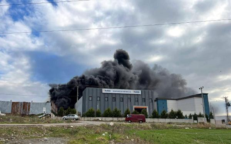 Tekirdağ'da geri dönüşüm tesisinde yangın