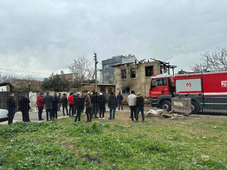 Ödemiş'te ev yangını; 19 yaşındaki Emre öldü