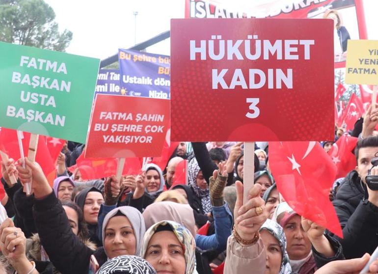 Gaziantep'te, başkanlığa 3'üncü kez aday gösterilen Şahin'e coşkulu karşılama