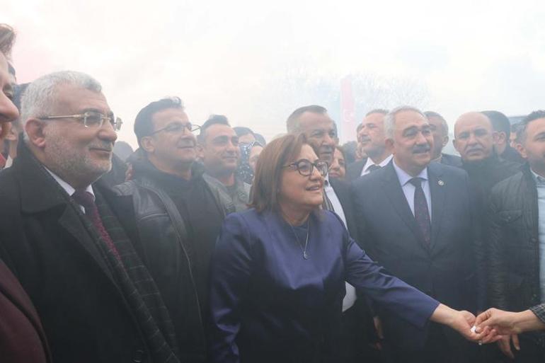 Gaziantep'te, başkanlığa 3'üncü kez aday gösterilen Şahin'e coşkulu karşılama