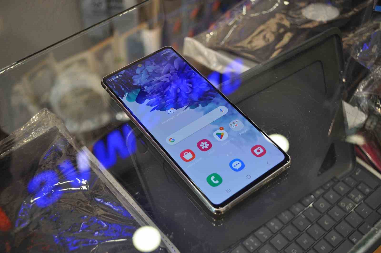 Üst model telefonlardaki kronik AMOLED yanığı sorununa dikkat