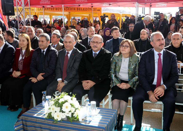 Bakan Özhaseki: Gaziantep’te 10 bin konutu bir ay sonra teslim edeceğiz