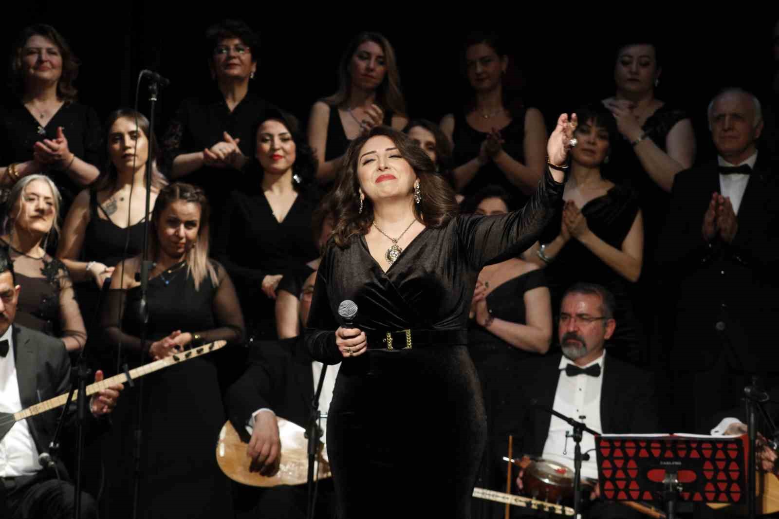 Odunpazarı Halk Eğitim Merkezi Türk Halk Müziği 50. Sanat Yılı Konseri yoğun ilgi gördü