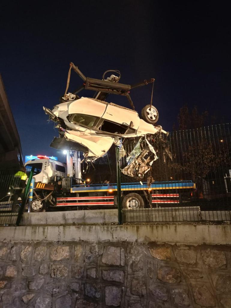 Ankara'da otomobil, köprüden demir yoluna düştü; 1 ölü, 2 ağır yaralı