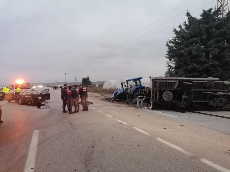 Kamyonete çarpan otomobilin sürücüsü yaralandı, yanındaki arkadaşı öldü