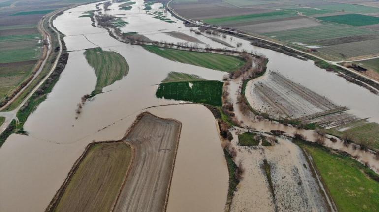 Çanakkale'de su altında kalan tarlalar, dron ile görüntülendi