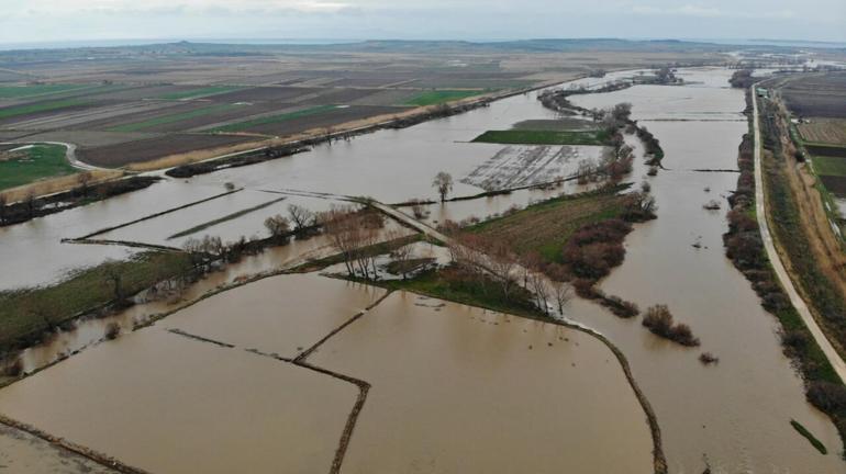 Çanakkale'de su altında kalan tarlalar, dron ile görüntülendi