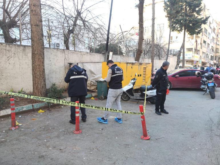 Şanlıurfa'da polis merkezi önünde silah ve bıçaklı kavga: 2 yaralı, 5 gözaltı