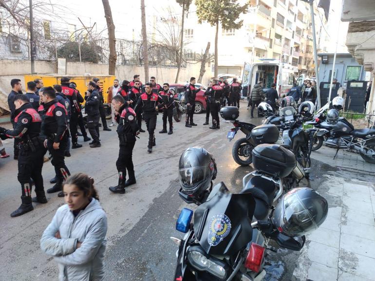 Şanlıurfa'da polis merkezi önünde silah ve bıçaklı kavga: 2 yaralı, 5 gözaltı