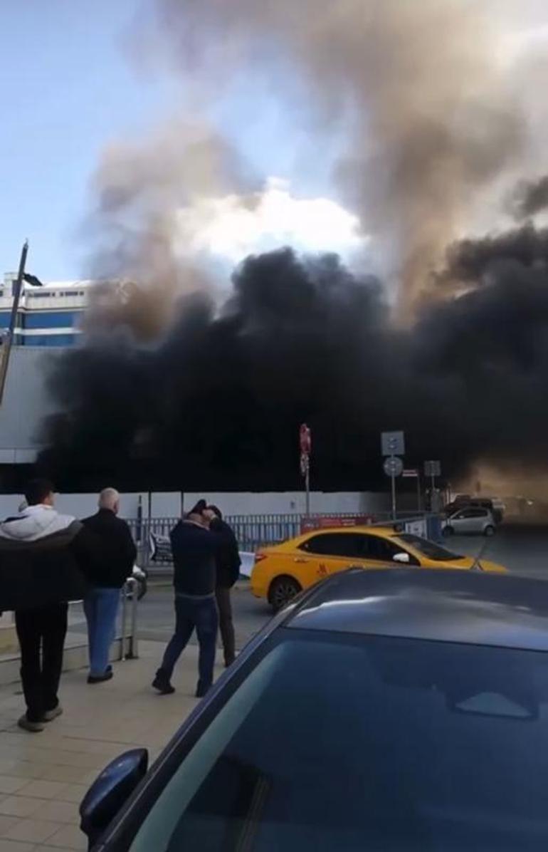 Pendik'te boş dükkanda çıkan yangın söndürüldü