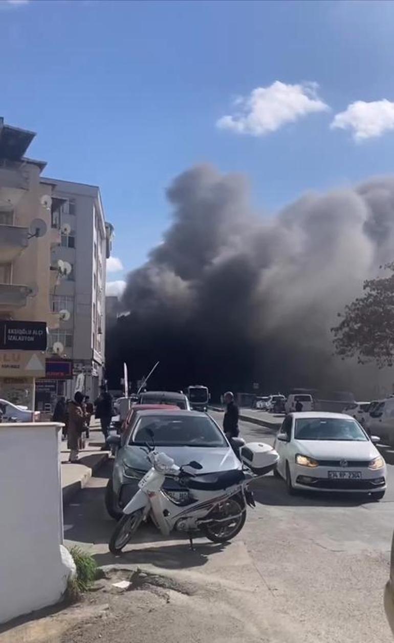 Pendik'te boş dükkanda çıkan yangın söndürüldü