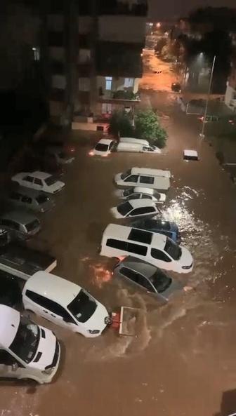 Antalya'da şiddetli yağış hayatı olumsuz etkiledi