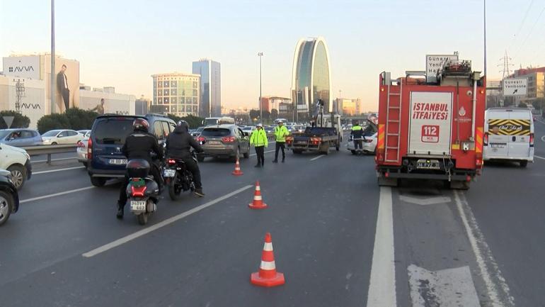 Bağcılar'da hurdaya dönen otomobilde parmağından yaralandı