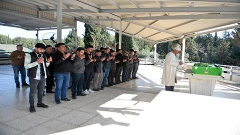 Batan geminin aşçısı Zeynep, memleketi Adana'da son yolculuğuna uğurlandı