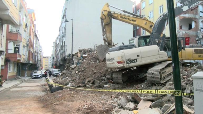 Zeytinburnu'nda yıkım sırasında yandaki apartmanın duvarı hasar aldı