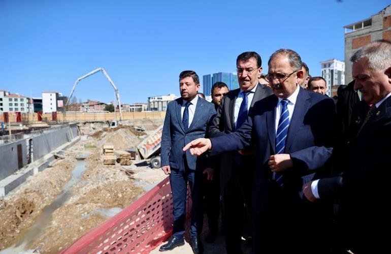 Bakan Özhaseki: Deprem bölgesi için müthiş mücadele veriyoruz