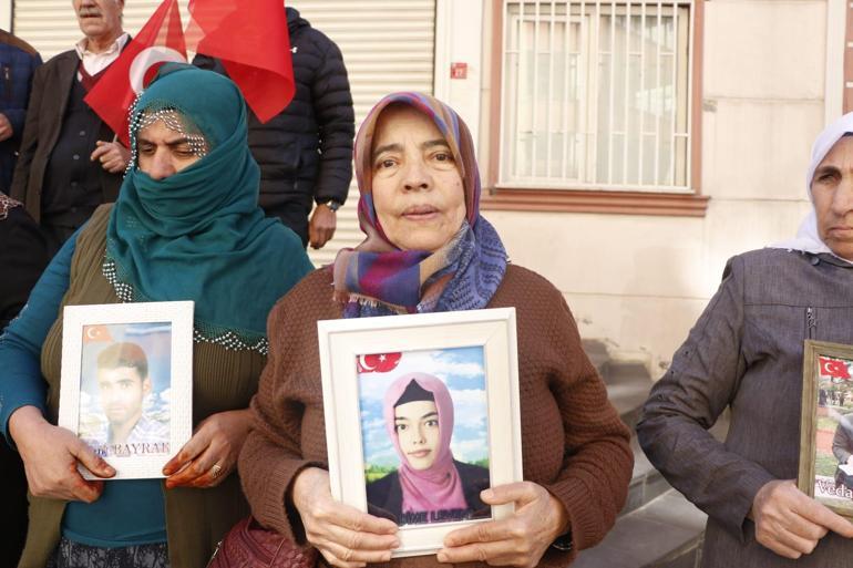 Evlat nöbetindeki anne: Kızım 10 yıldır yolunu gözlüyorum, gel teslim ol