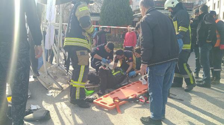 Kazada sürüklenen motosiklet, kaldırımdaki yayaya çarptı: 1 ölü, 1 yaralı