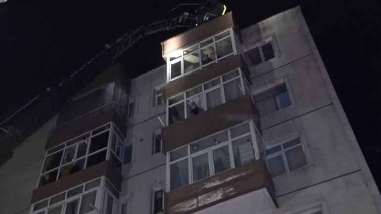Avcılar'da 6 katlı binada yangın paniği