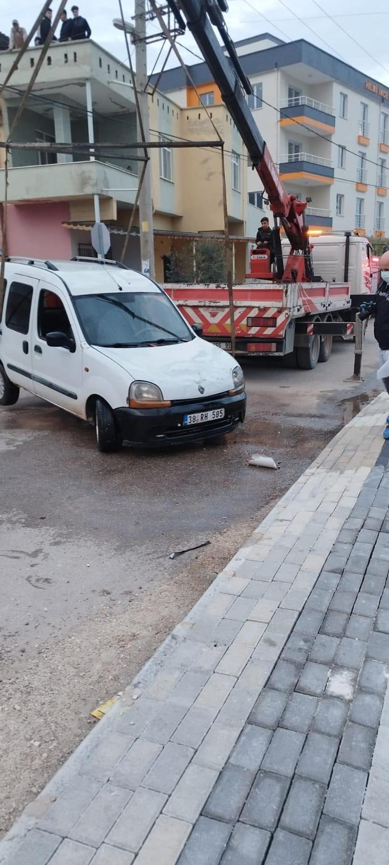 Sulama kanalına devrilen aracın sürücüsü hayatını kaybetti