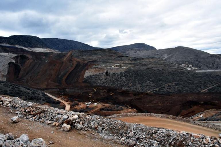 Erzincan'daki heyelanda toprak altındaki işçinin eşi: Aynı gün konuştuk 'oğluma iyi bak' dedi