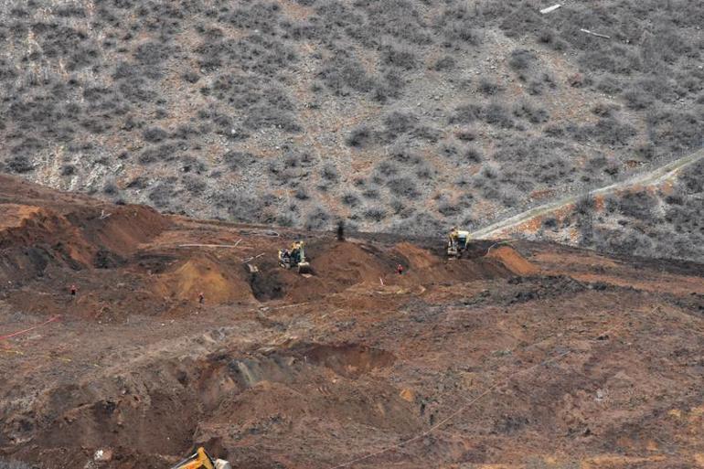 Erzincan'daki heyelanda toprak altındaki işçinin eşi: Aynı gün konuştuk 'oğluma iyi bak' dedi