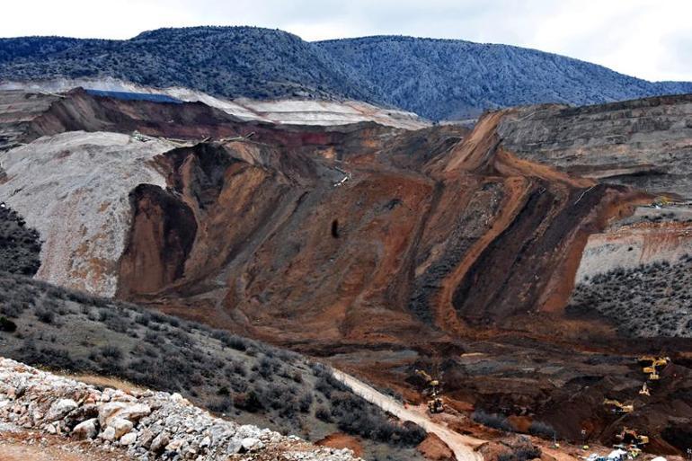 Erzincan'daki heyelanda toprak altındaki işçinin eşi: Aynı gün konuştuk 'oğluma iyi bak' dedi