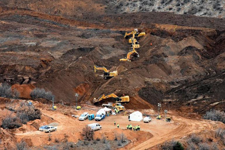 Erzincan'daki heyelanda toprak altındaki işçinin eşi: Aynı gün konuştuk 'oğluma iyi bak' dedi