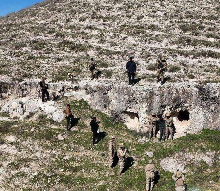 Eşini ve 2 akrabasını öldürdü, mağarada yakalandı