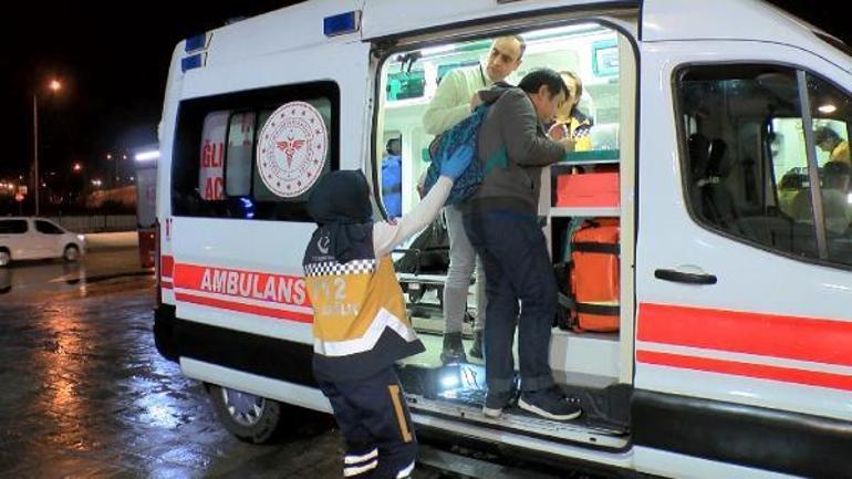 Bursa'da tur otobüsü beton aydınlatma direğine çarptı: 10 turist yaralandı