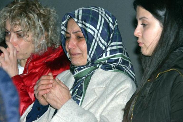 Depremde 3 yakınını kaybeden anne: Çocuklarımın ölümüne sebep olanların bulunmasını istiyorum